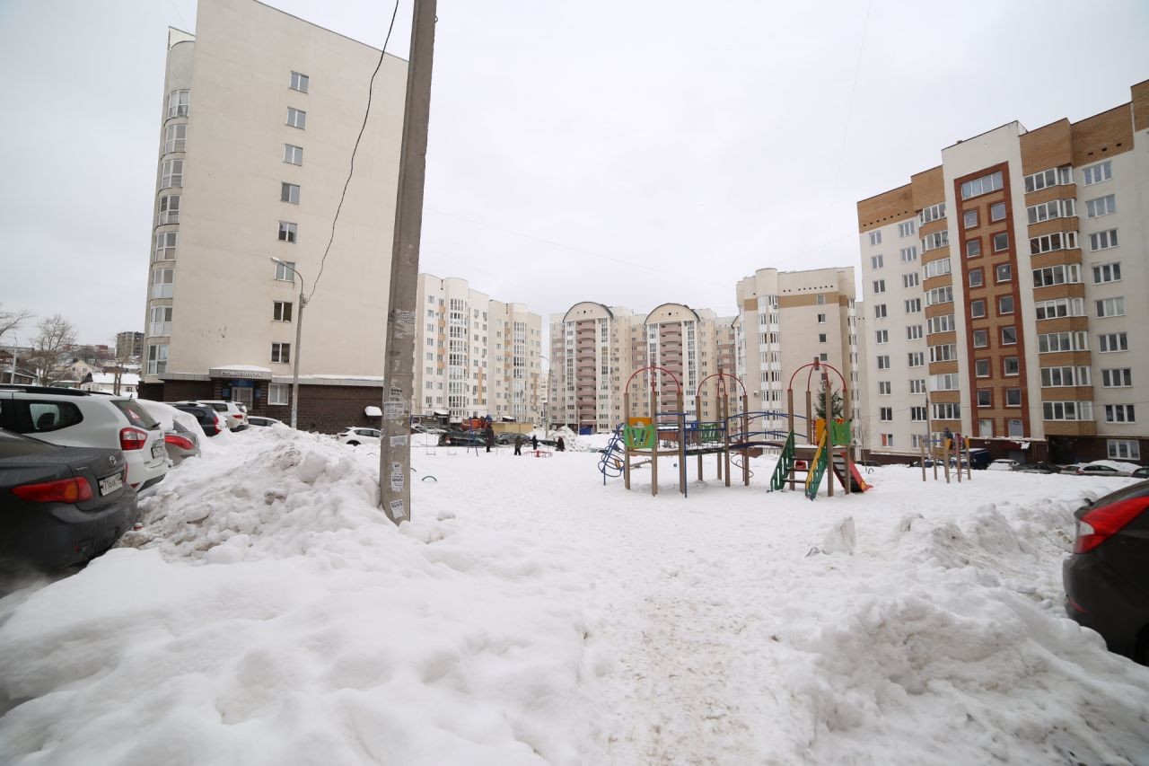 Респ. Башкортостан, г. Уфа, ул. Загира Исмагилова, д. 18-придомовая территория