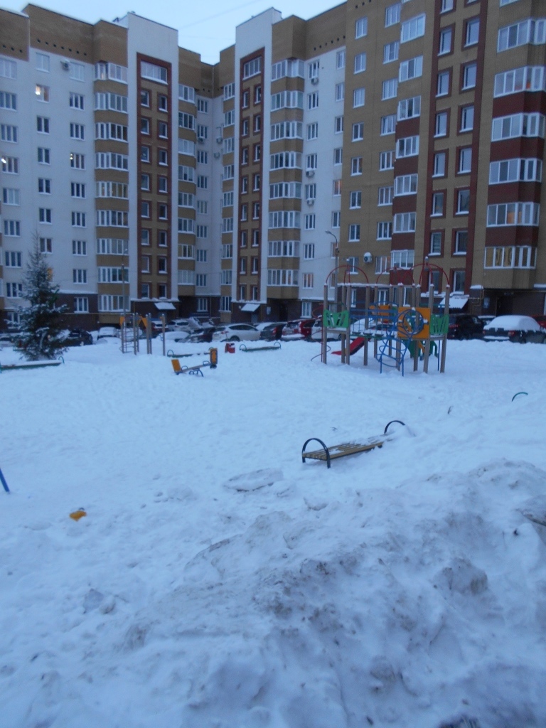 Респ. Башкортостан, г. Уфа, ул. Загира Исмагилова, д. 18-придомовая территория