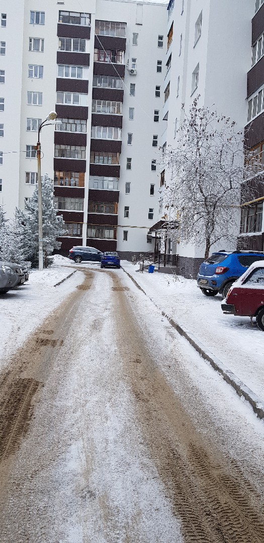 Респ. Башкортостан, г. Уфа, б-р. Ибрагимова, д. 35-придомовая территория