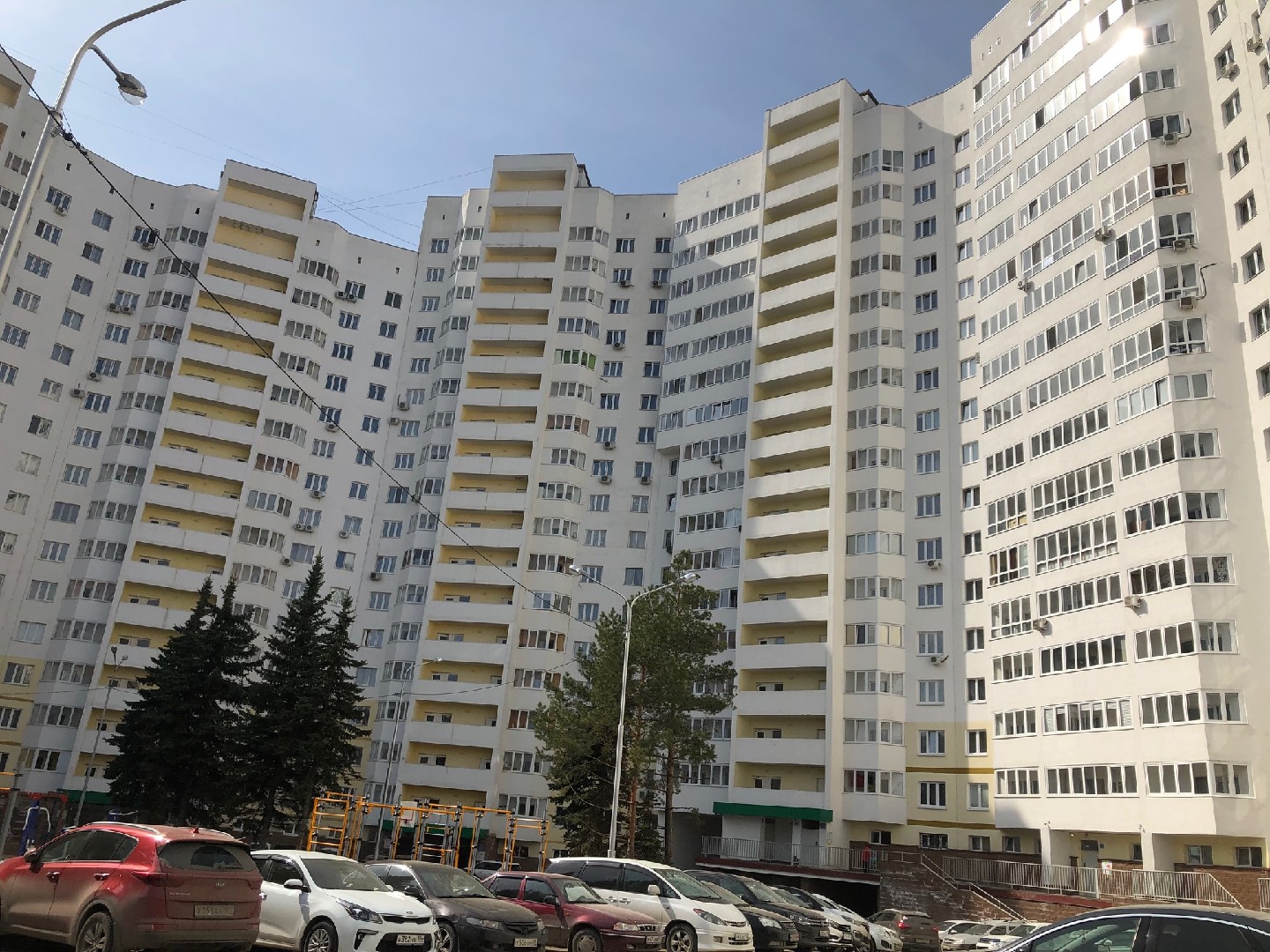 Респ. Башкортостан, г. Уфа, ул. Комарова, д. 8-фасад здания