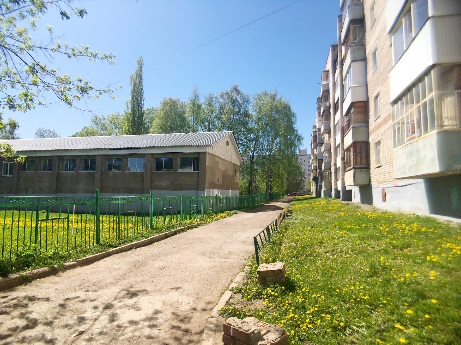 Респ. Башкортостан, г. Уфа, пр-кт. Октября, д. 44/2-придомовая территория