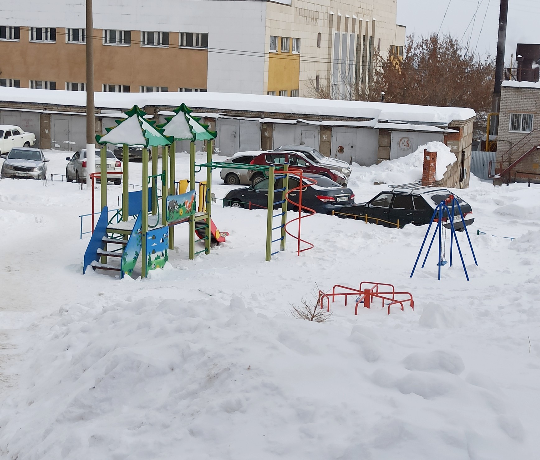 Респ. Башкортостан, г. Уфа, ул. Российская, д. 149-придомовая территория