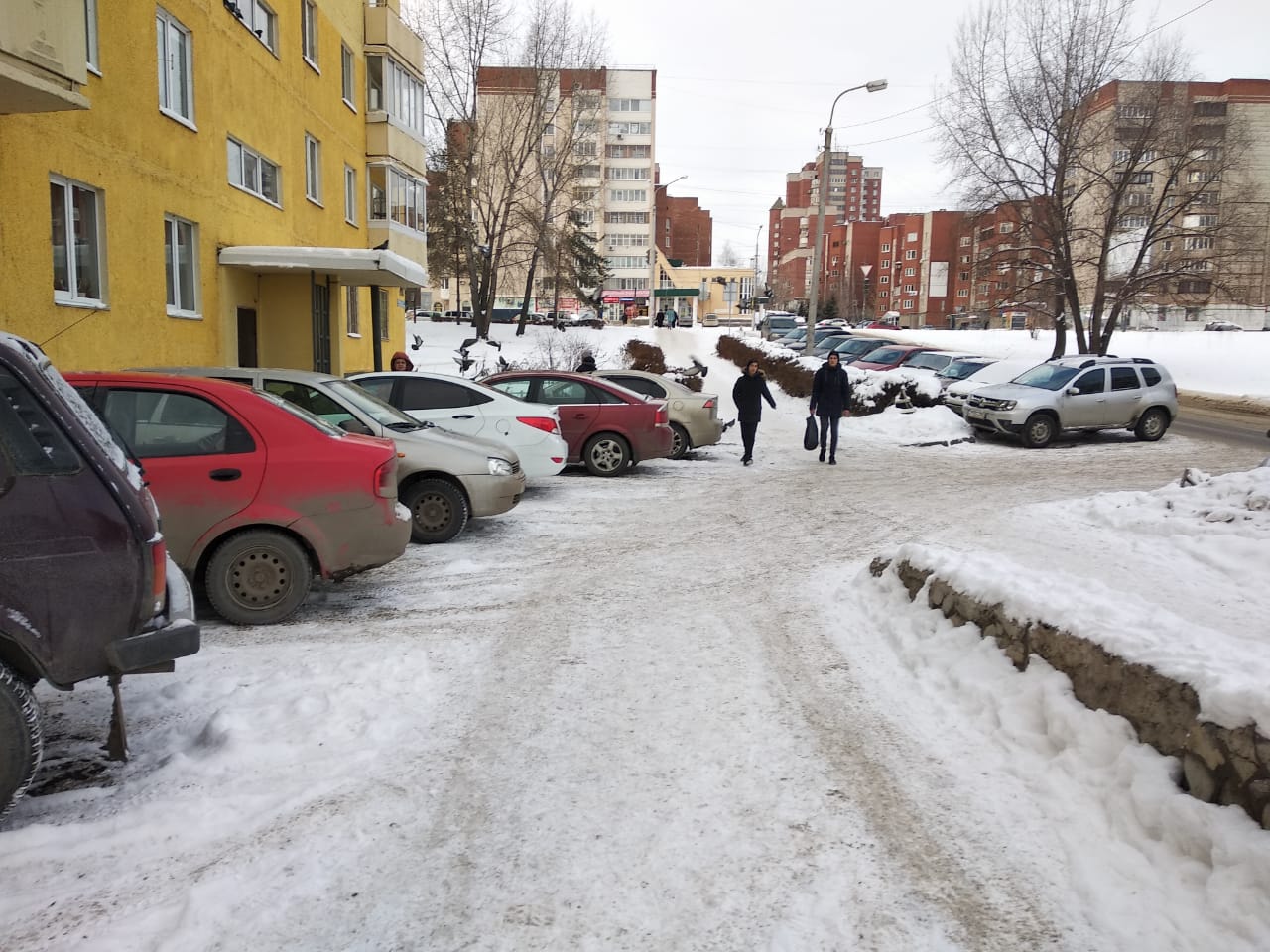 Респ. Башкортостан, г. Уфа, ул. Российская, д. 167-придомовая территория