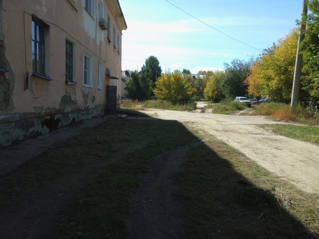 Респ. Бурятия, р-н. Кабанский, пгт. Селенгинск, мкр. Солнечный, д. 19-придомовая территория