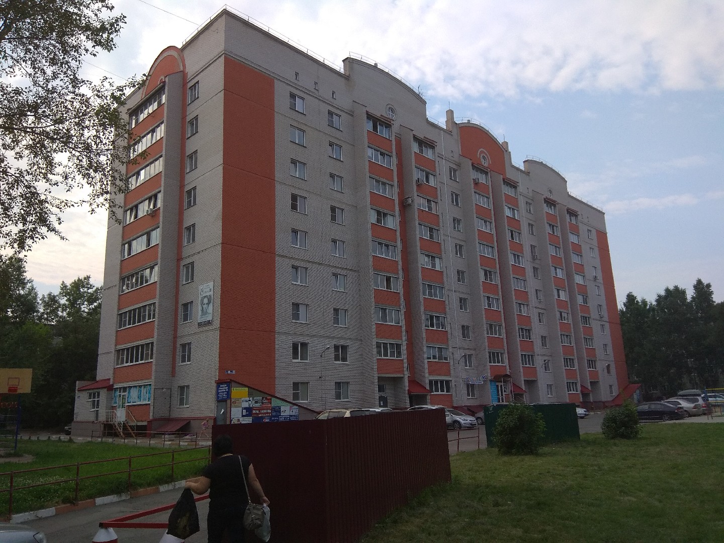 край. Алтайский, г. Барнаул, ул. Антона Петрова, д. 222А-фасад здания