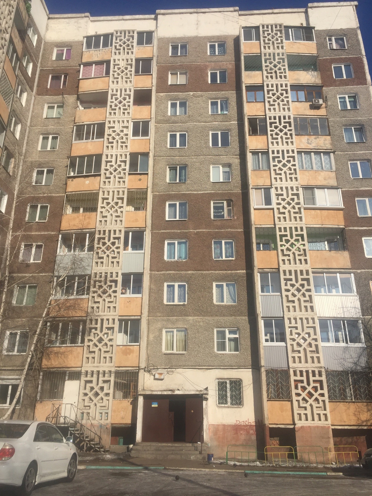 Респ. Бурятия, г. Улан-Удэ, ул. Воровского, д. 27-фасад здания