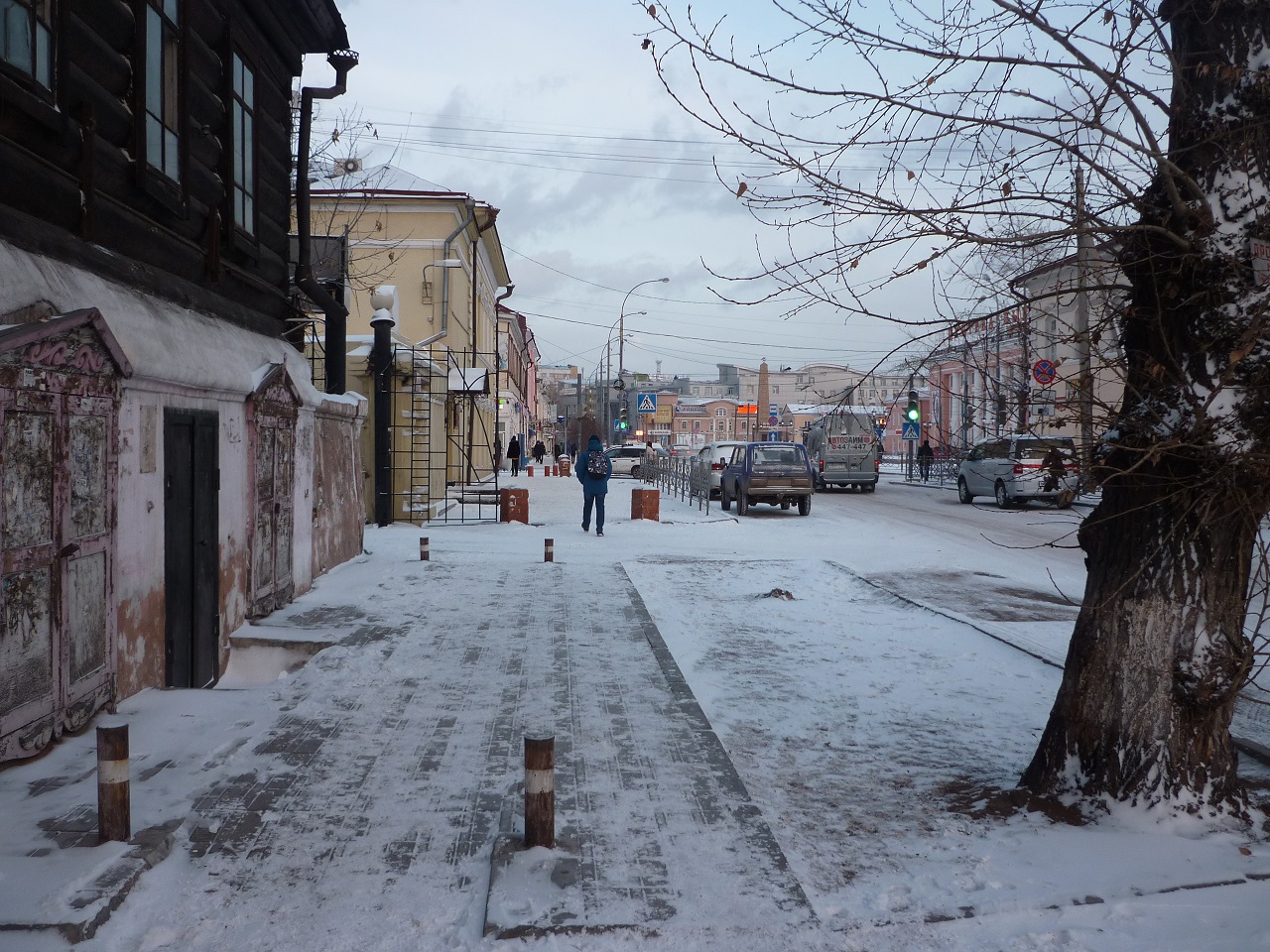 Респ. Бурятия, г. Улан-Удэ, ул. Кирова, д. 31-придомовая территория