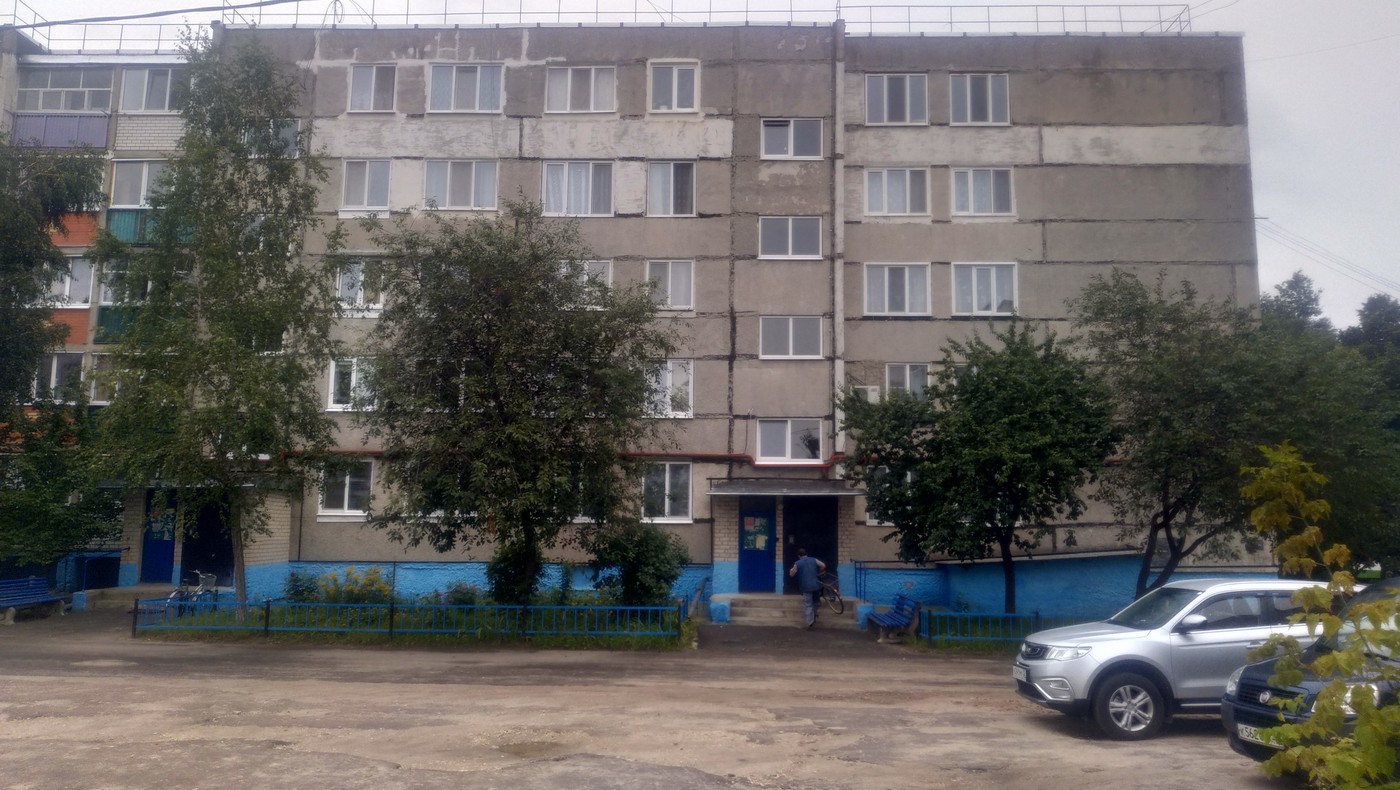 обл. Брянская, г. Новозыбков, пл. Красная, д. 1-фасад здания