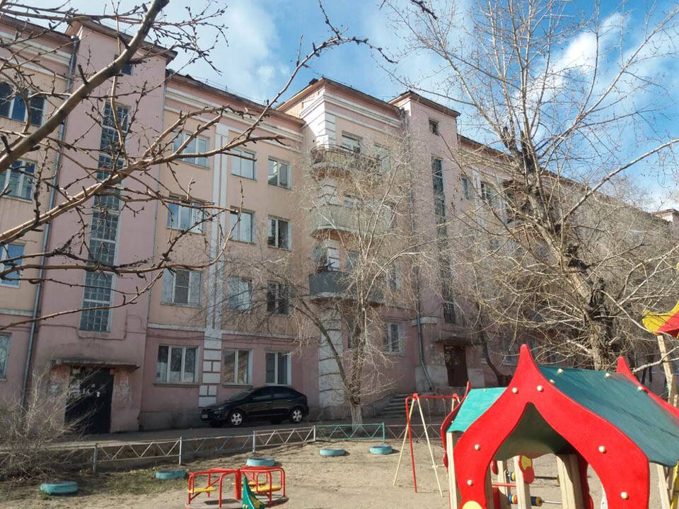 Респ. Бурятия, г. Улан-Удэ, ул. Комсомольская, д. 25-фасад здания
