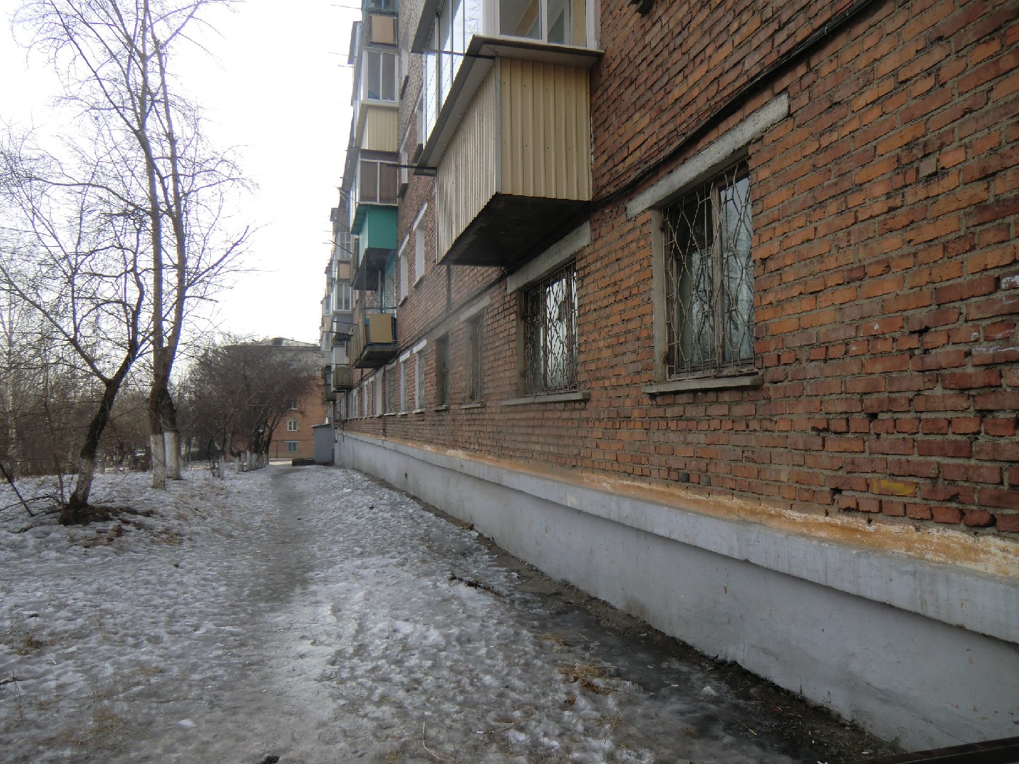 Респ. Бурятия, г. Улан-Удэ, ул. Комсомольская, д. 42-фасад здания
