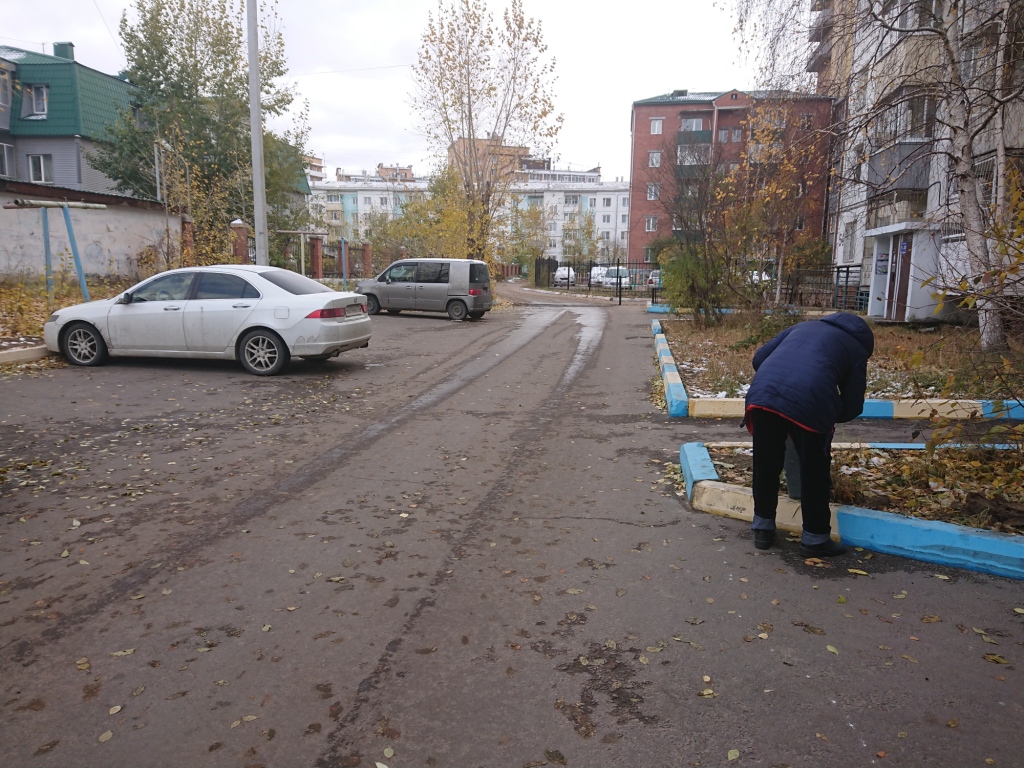 Респ. Бурятия, г. Улан-Удэ, пр-кт. Строителей, д. 54-придомовая территория