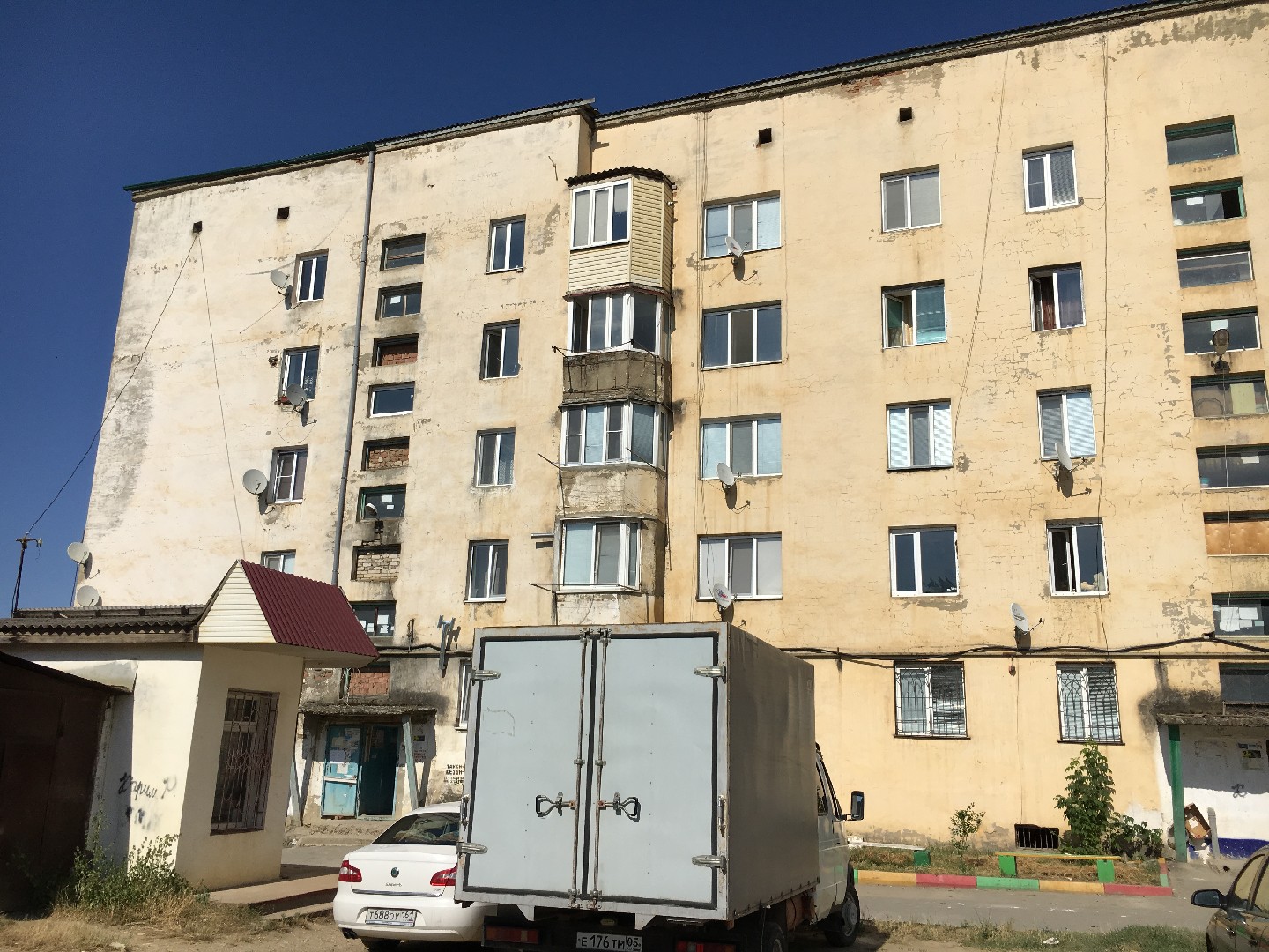 Респ. Дагестан, г. Буйнакск, ул. Дахадаева, д. 60-фасад здания