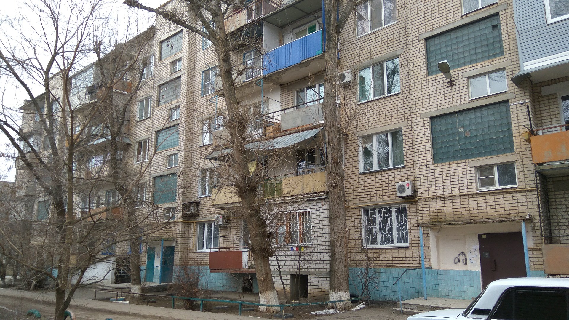 Респ. Калмыкия, г. Элиста, ул. Ю.Клыкова, д. 22-фасад здания