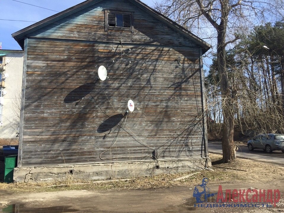 Респ. Карелия, р-н. Лахденпохский, г. Лахденпохья, ул. Бусалова, д. 5-фасад здания