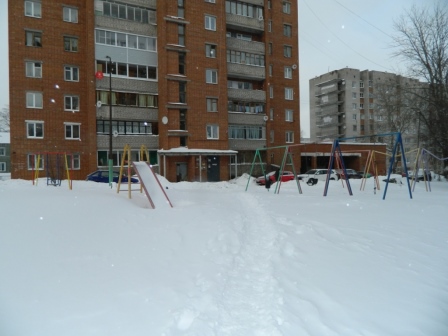 Респ. Карелия, г. Петрозаводск, ул. Ведлозерская, д. 16Б-придомовая территория