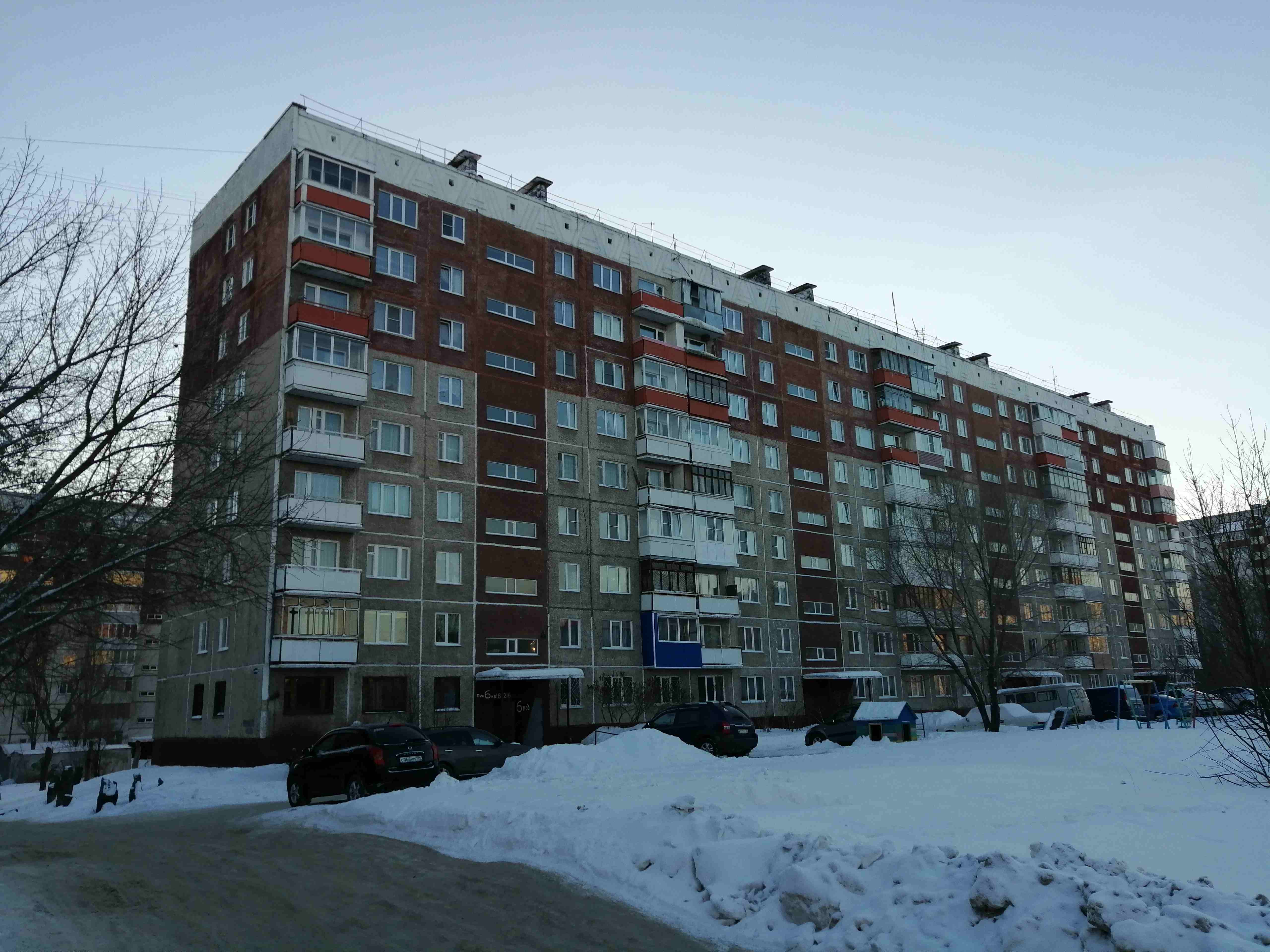 край. Алтайский, г. Барнаул, ул. Антона Петрова, д. 241-фасад здания