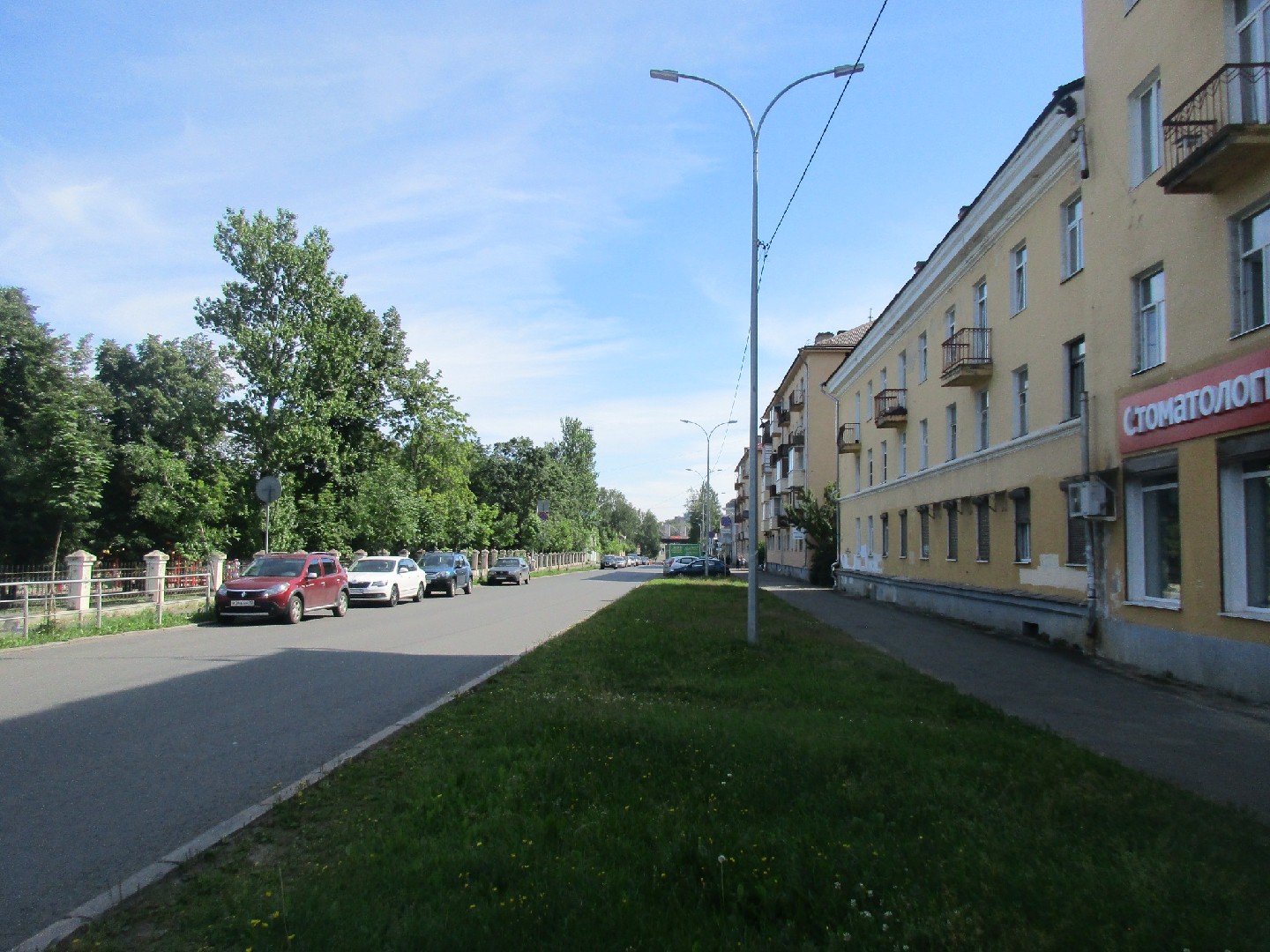 Респ. Карелия, г. Петрозаводск, ул. Максима Горького, д. 1-придомовая территория