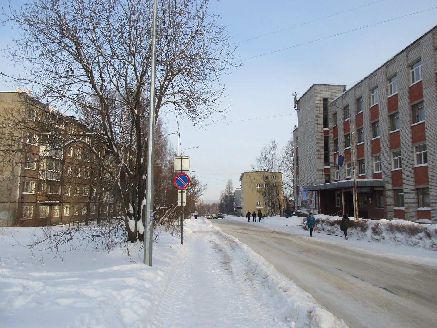 Респ. Карелия, г. Петрозаводск, пр-кт. Первомайский, д. 40-придомовая территория