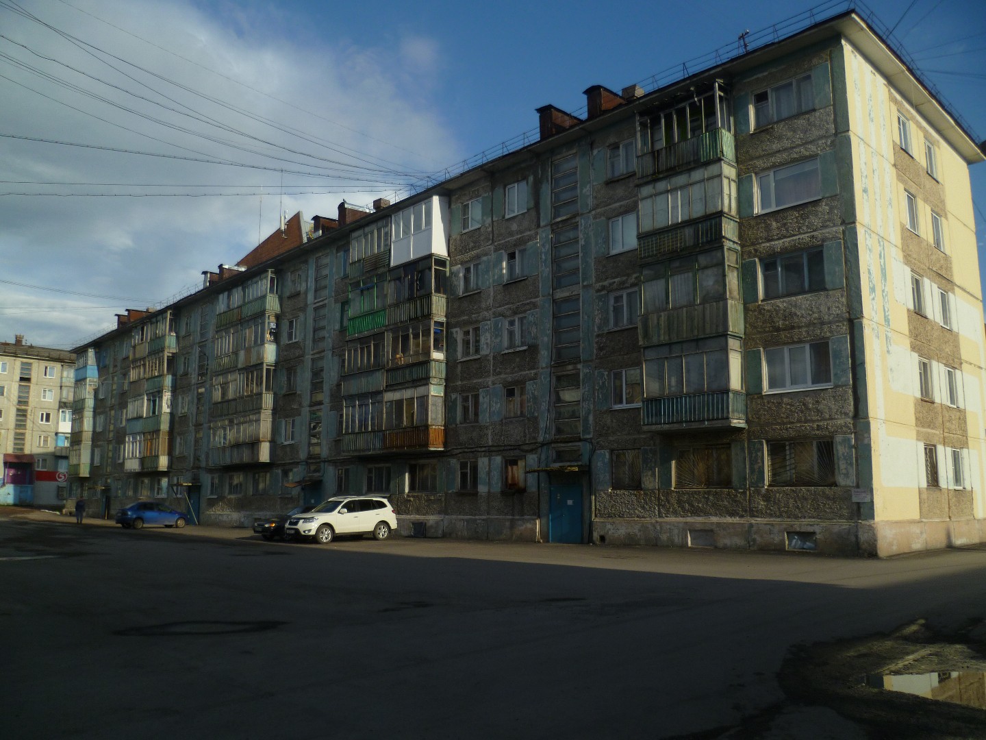 Респ. Коми, г. Воркута, ул. Ленина, д. 64А-фасад здания