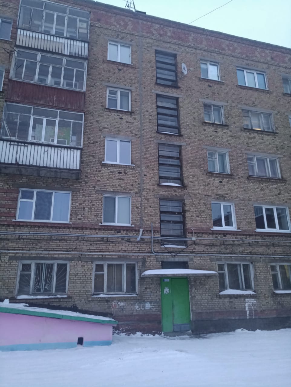 Респ. Коми, г. Инта, ул. Бабушкина, д. 1-фасад здания
