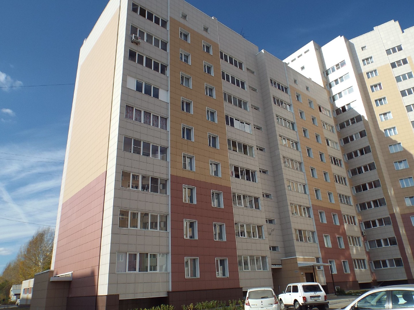 край. Алтайский, г. Барнаул, ул. Антона Петрова, д. 254-фасад здания