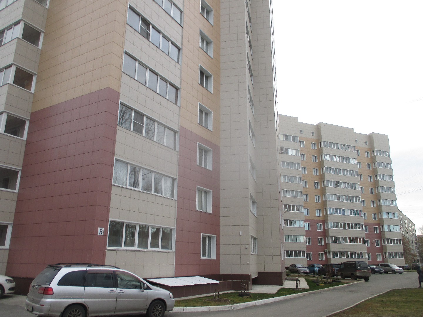 край. Алтайский, г. Барнаул, ул. Антона Петрова, д. 254-фасад здания