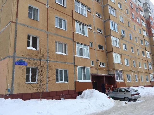 Респ. Коми, г. Усинск, ул. Комсомольская, д. 15-фасад здания