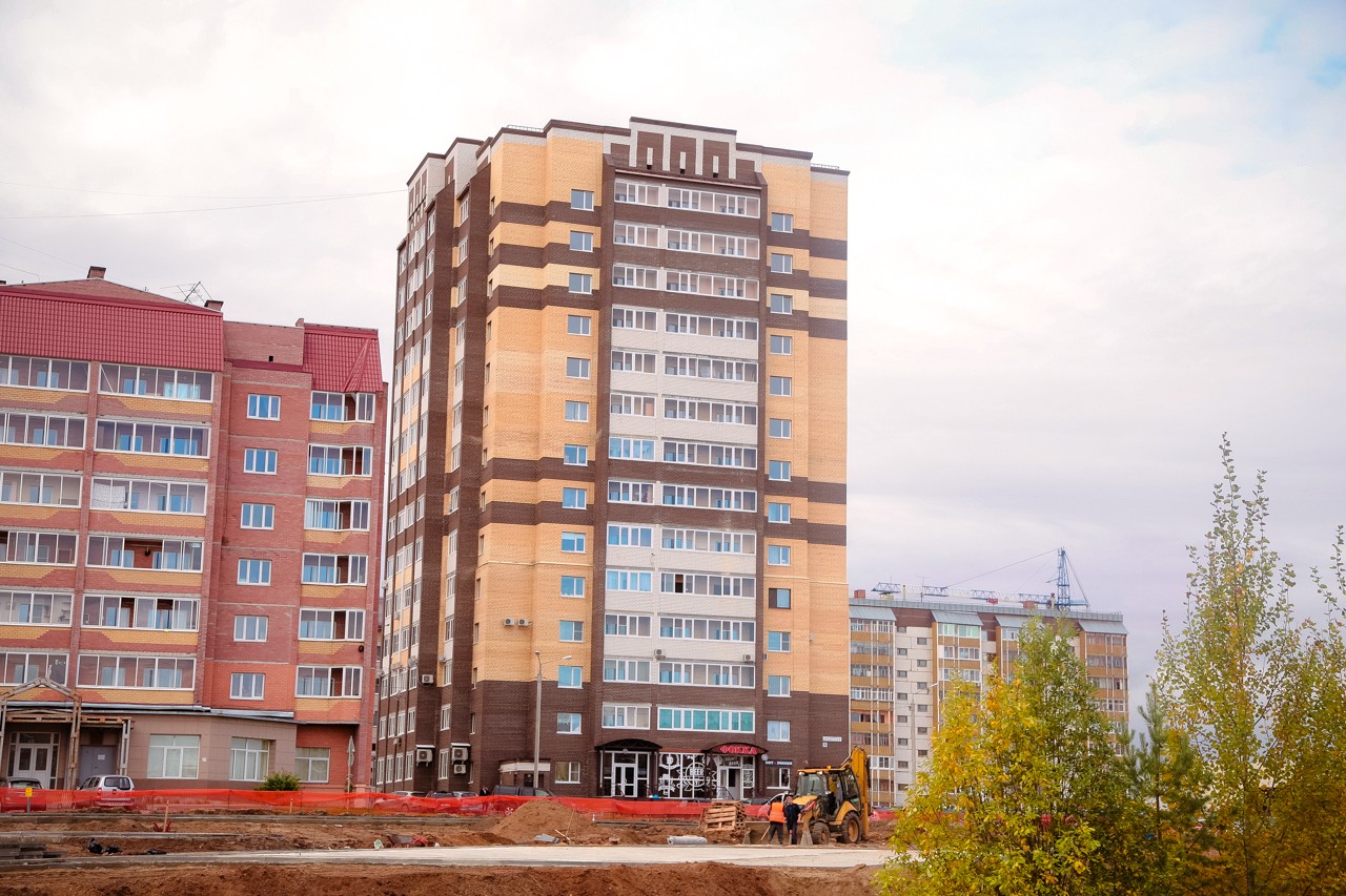 Респ. Коми, г. Ухта, наб. Газовиков, д. 5-фасад здания