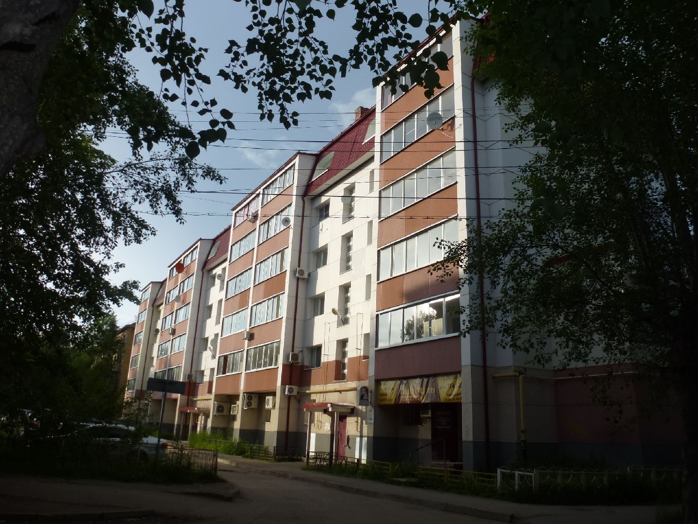 Респ. Коми, г. Ухта, ул. Октябрьская, д. 23-фасад здания