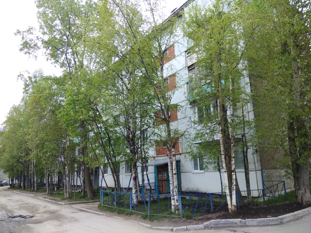 Респ. Коми, г. Ухта, ул. Сенюкова, д. 43-фасад здания