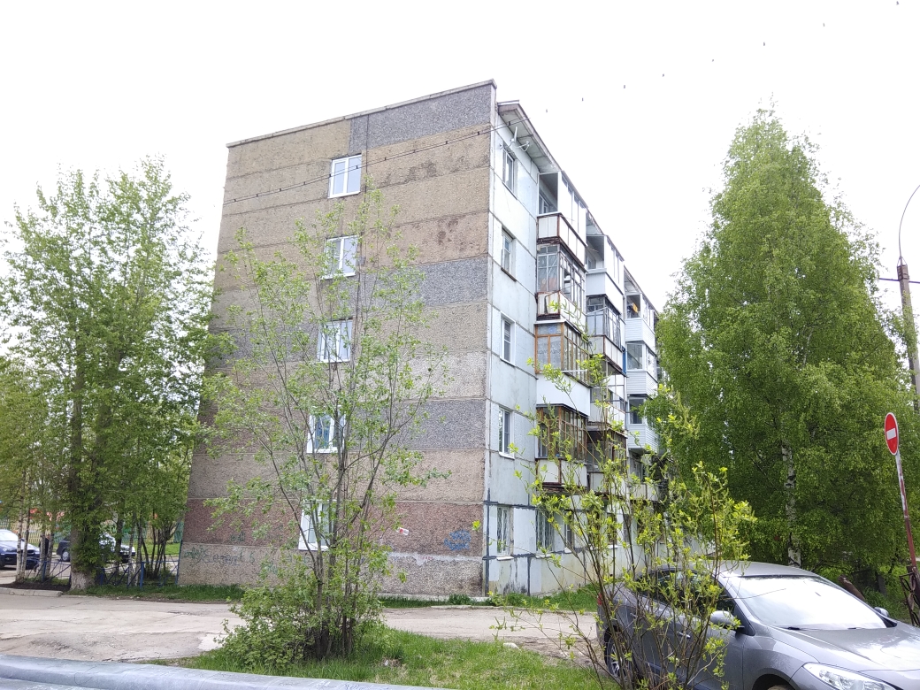 Респ. Коми, г. Ухта, ул. Сенюкова, д. 43-фасад здания