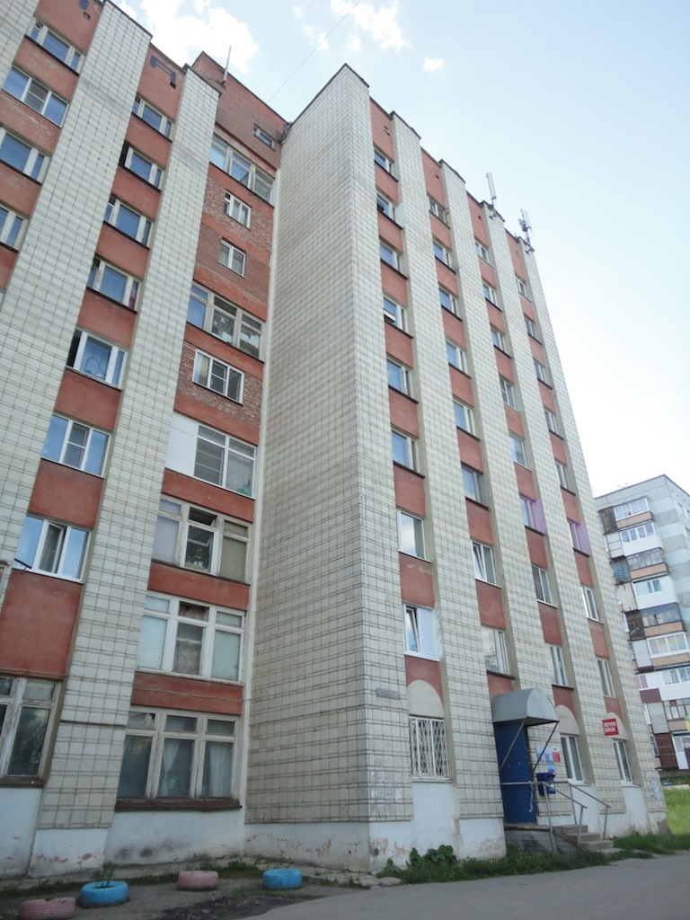 Респ. Коми, г. Ухта, ул. Сенюкова, д. 49-фасад здания