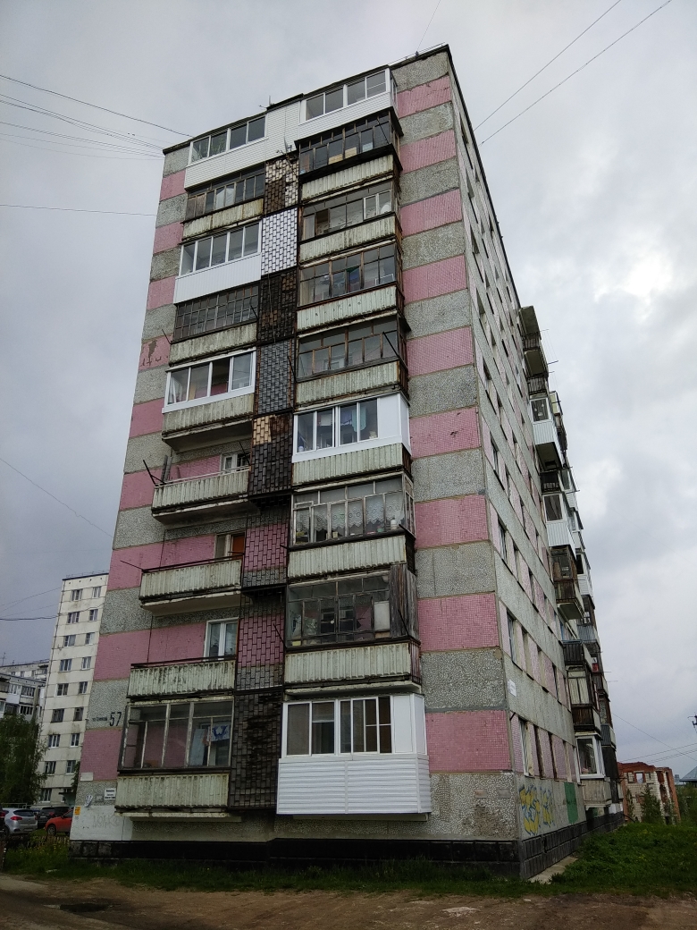 Респ. Коми, г. Ухта, ул. Сенюкова, д. 57-фасад здания
