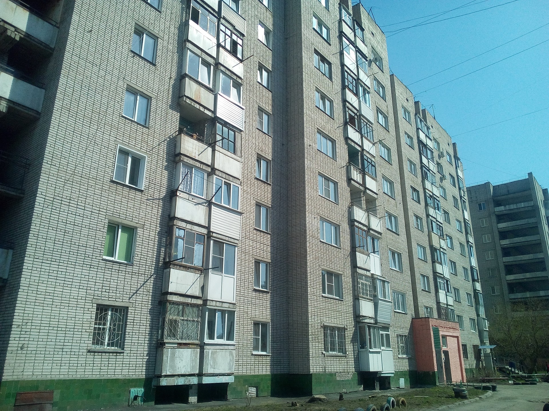 край. Алтайский, г. Барнаул, ул. Бабуркина, д. 12-фасад здания