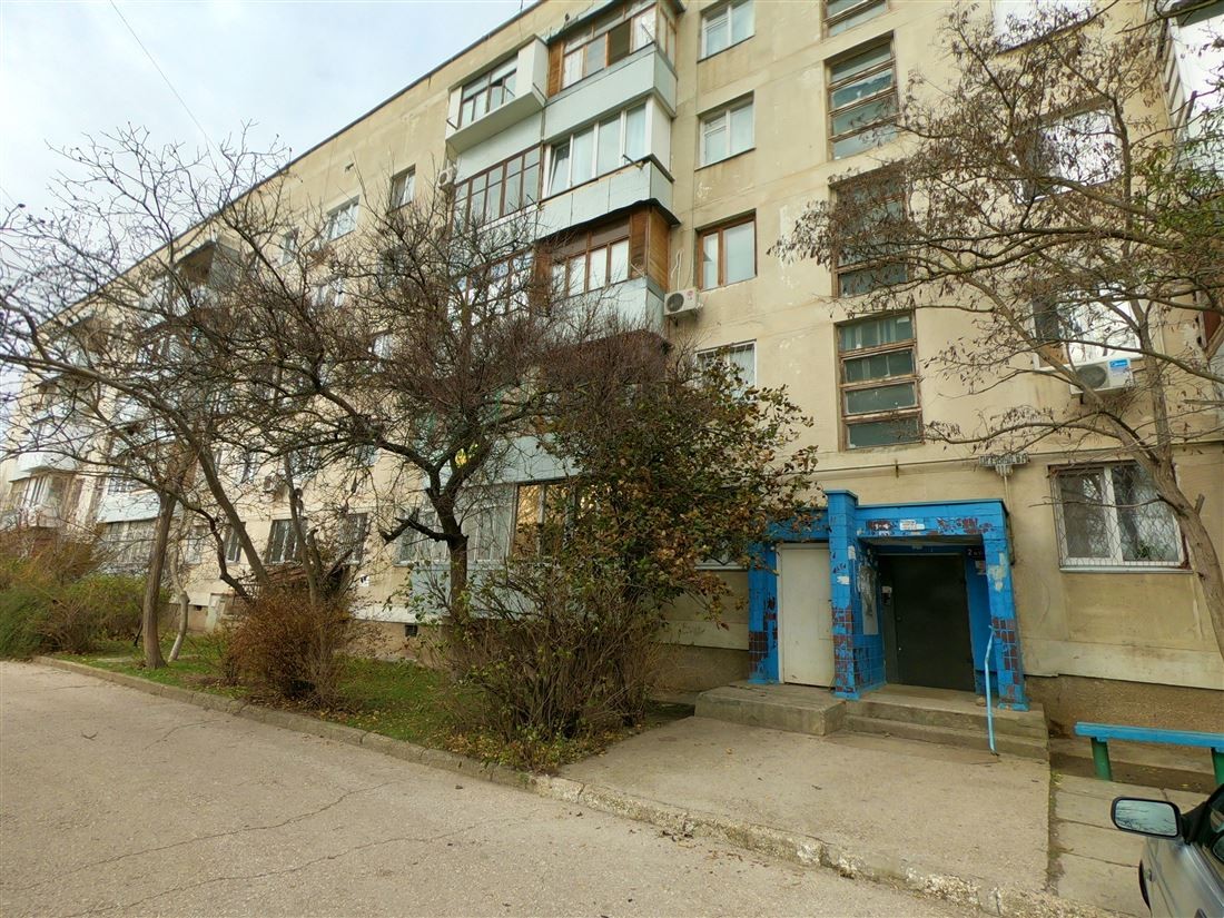 Респ. Крым, г. Евпатория, ул. Демышева, д. 110-фасад здания