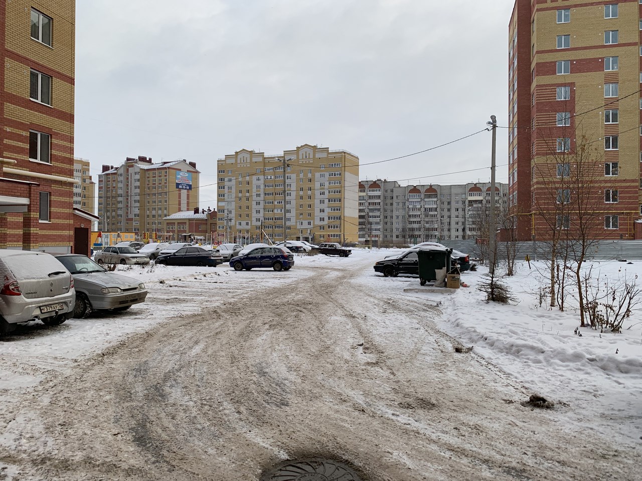 Респ. Марий Эл, г. Йошкар-Ола, ул. Западная, д. 27-придомовая территория