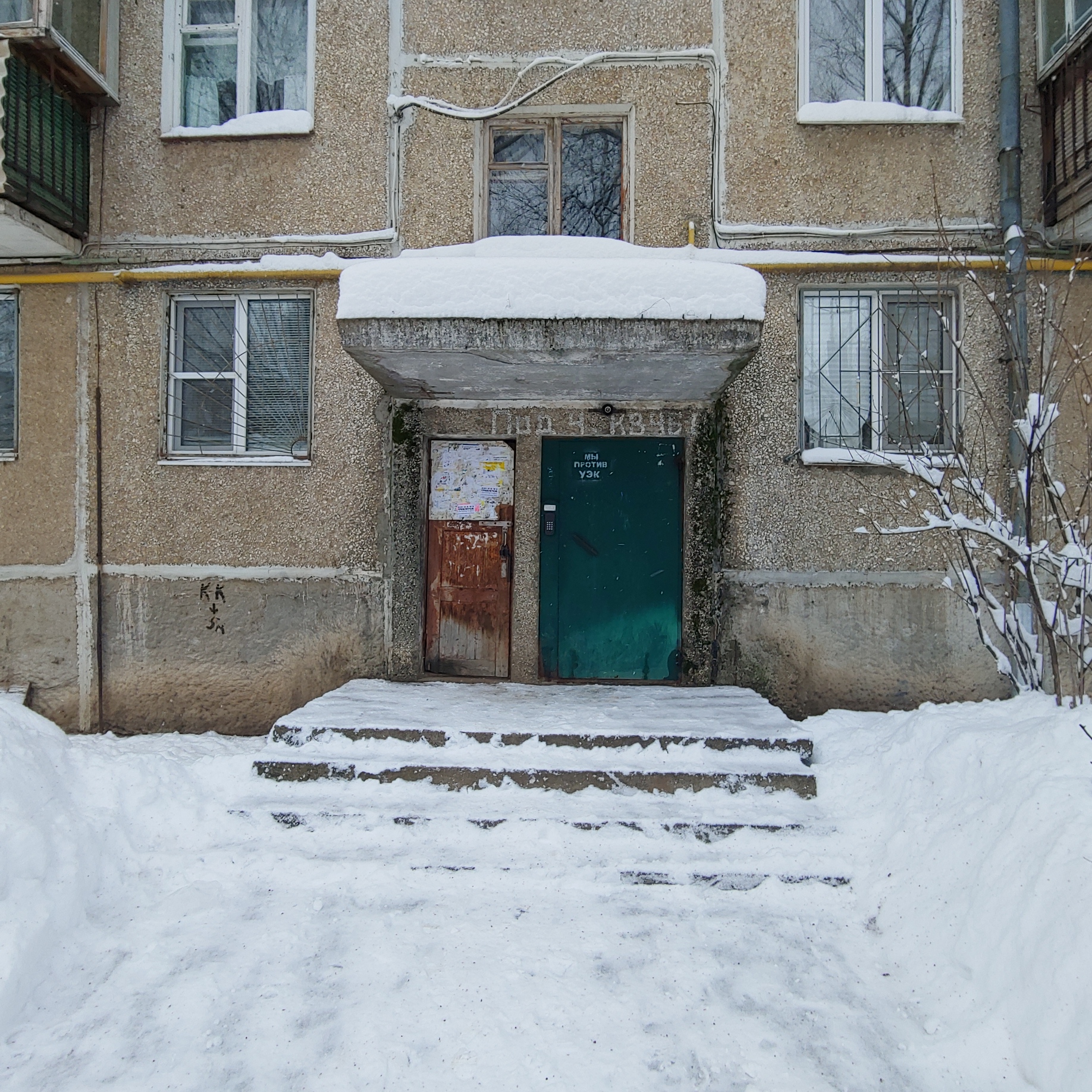 Респ. Марий Эл, г. Йошкар-Ола, ул. Йывана Кырли, д. 12а-вход снаружи