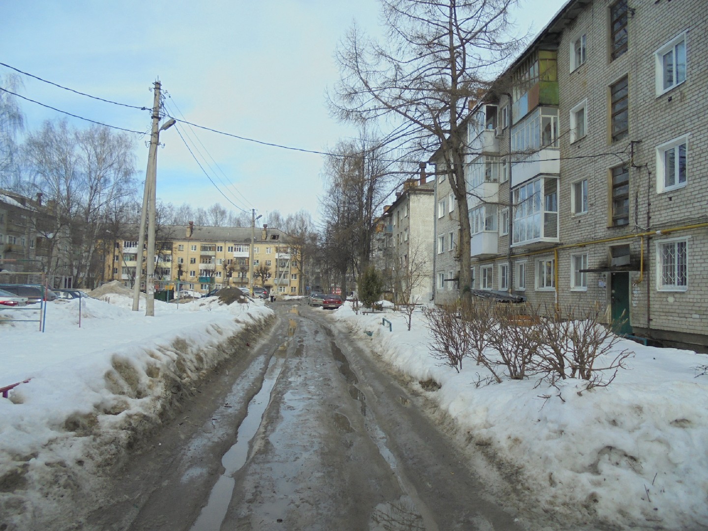 Респ. Марий Эл, г. Йошкар-Ола, ул. Машиностроителей, д. 12-придомовая территория