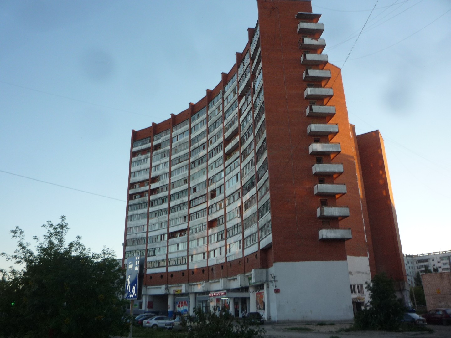 Респ. Марий Эл, г. Йошкар-Ола, ул. Петрова, д. 1-фасад здания