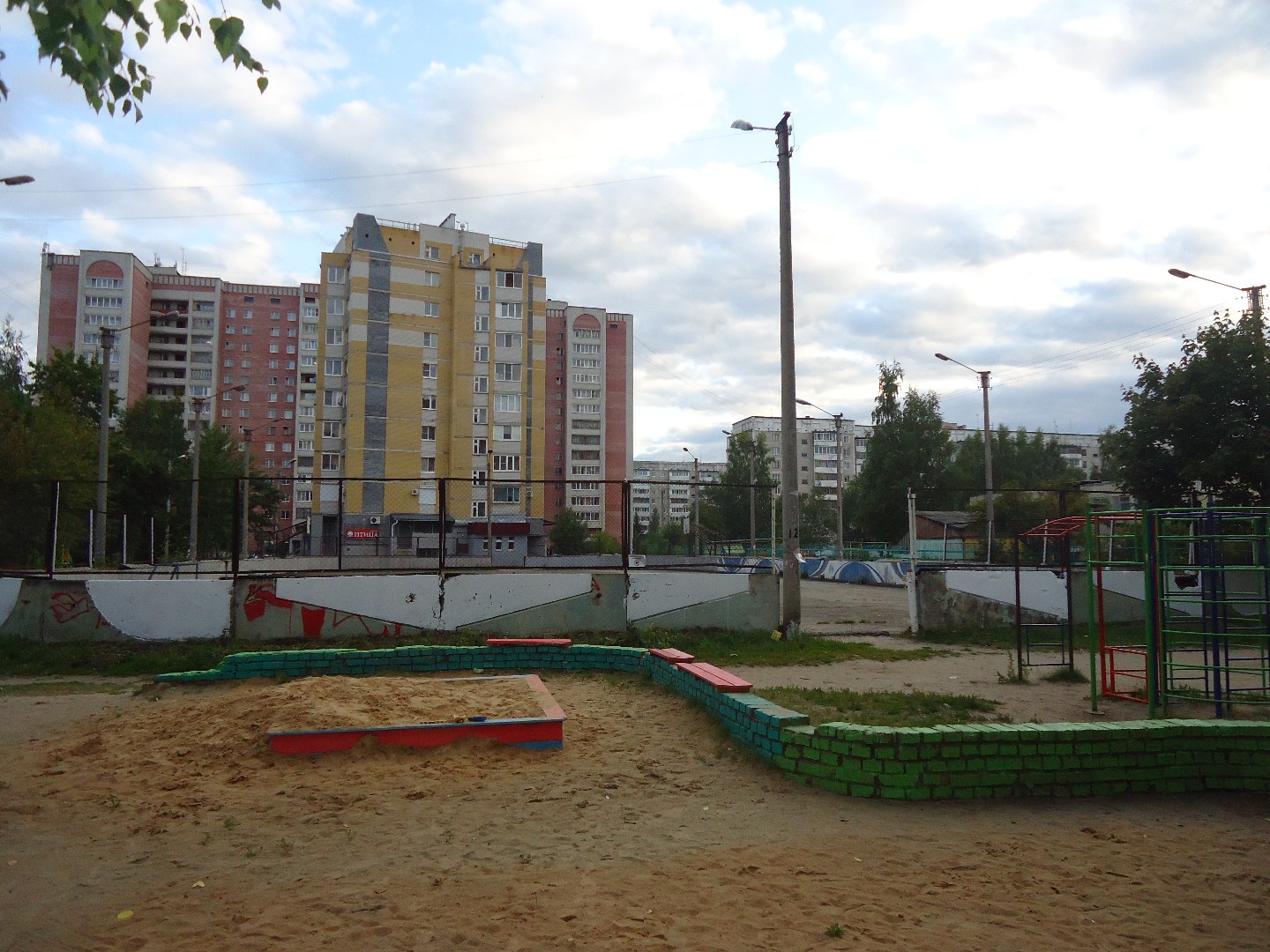 Респ. Марий Эл, г. Йошкар-Ола, ул. Петрова, д. 12-придомовая территория