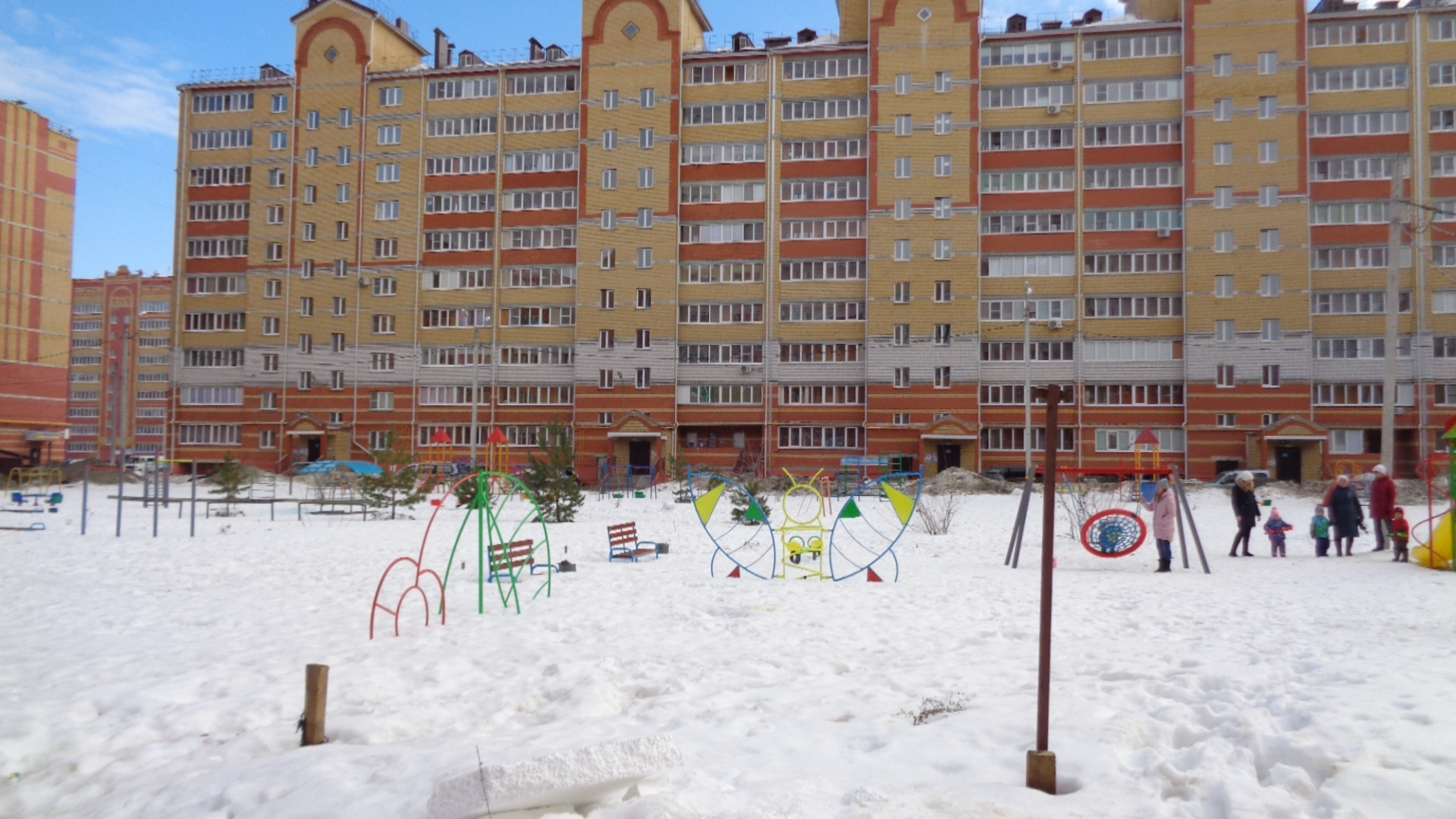 Респ. Марий Эл, г. Йошкар-Ола, ул. Петрова, д. 27 "б"-придомовая территория