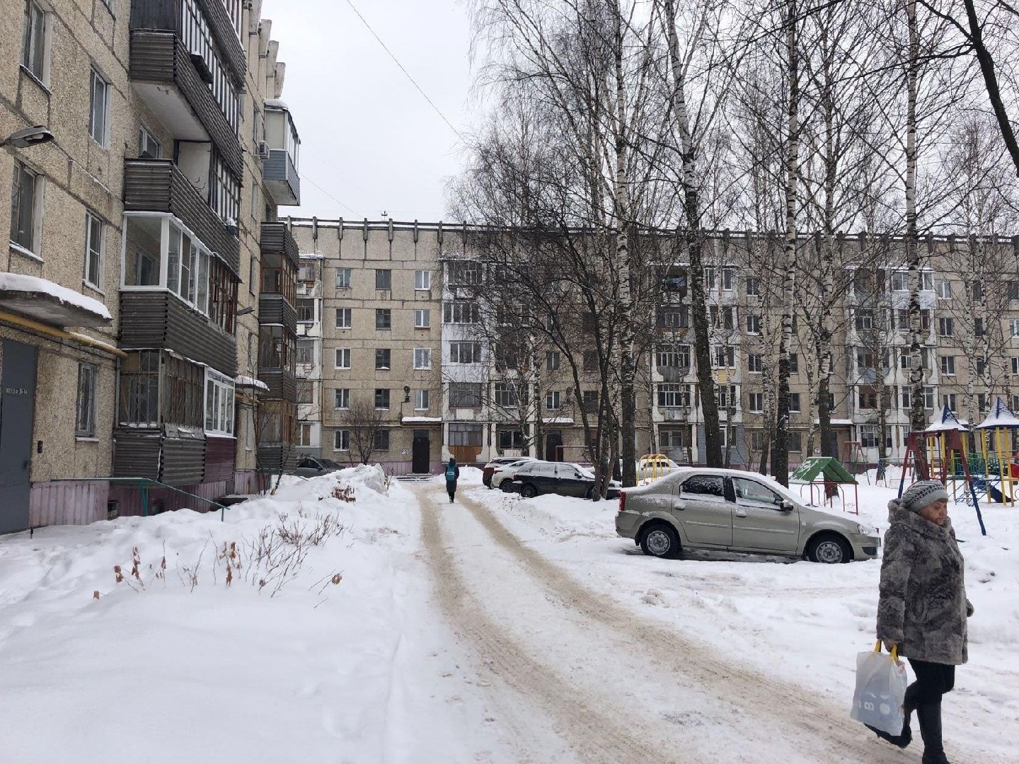 Респ. Марий Эл, г. Йошкар-Ола, ул. Подольских курсантов, д. 14а-придомовая территория