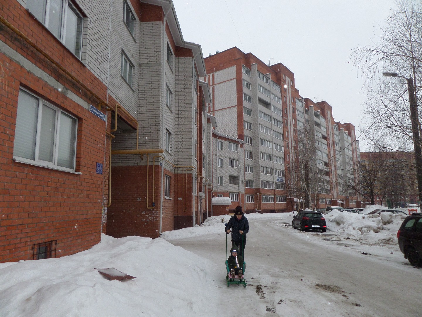 Респ. Марий Эл, г. Йошкар-Ола, ул. Яна Крастыня, д. 6в-придомовая территория