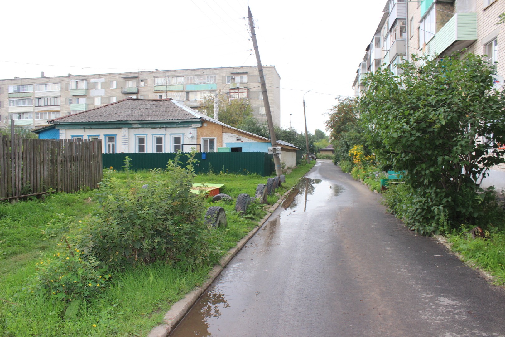 обл. Владимирская, р-н. Вязниковский, г. Вязники, ул. 1 Мая, д. 7-придомовая территория