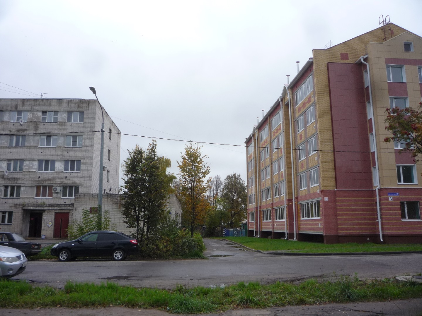 Респ. Марий Эл, р-н. Медведевский, пгт. Медведево, ул. Коммунистическая, д. 9-придомовая территория