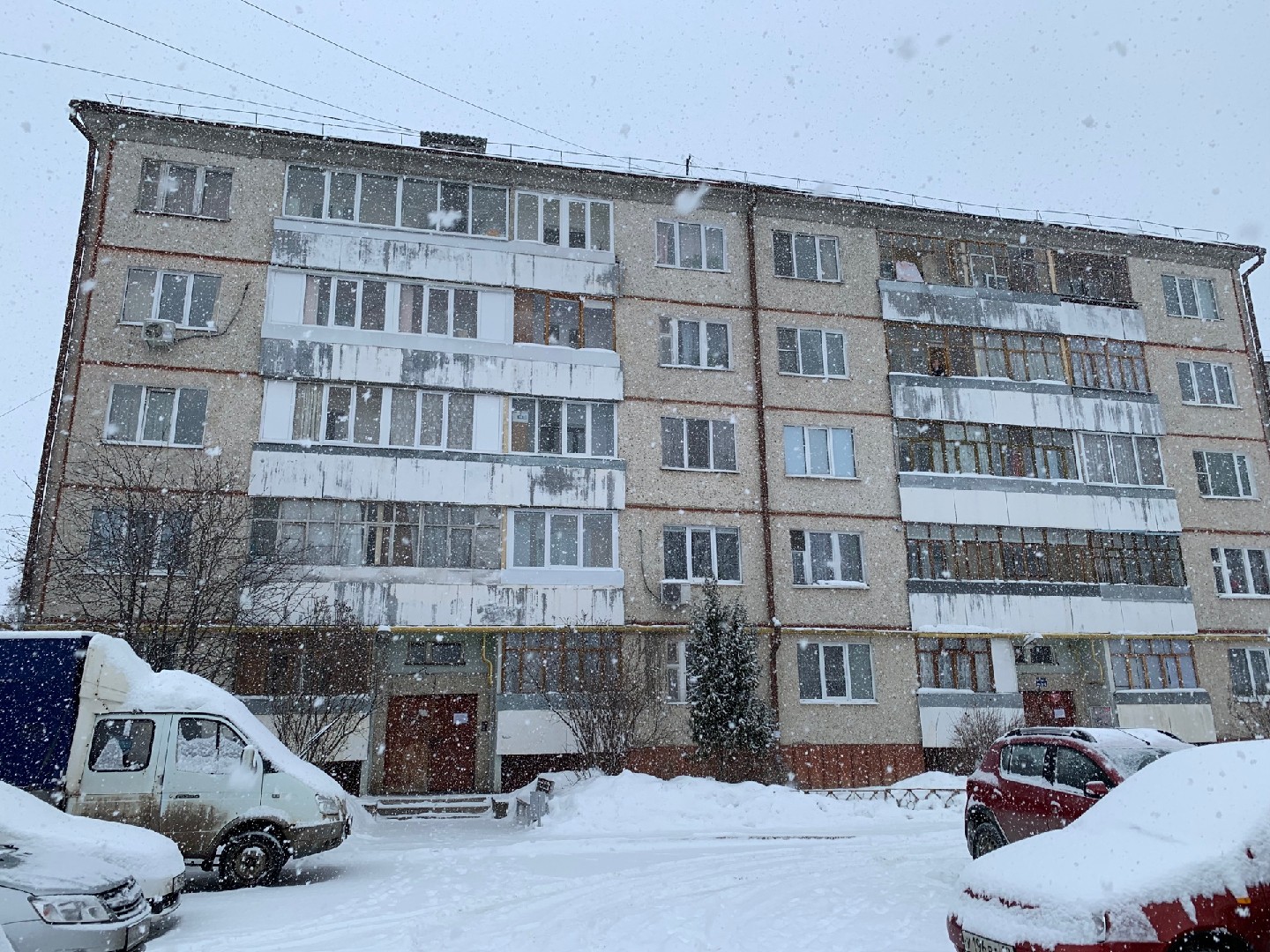 Респ. Марий Эл, р-н. Медведевский, пгт. Медведево, ул. Медведево, д. 52-фасад здания