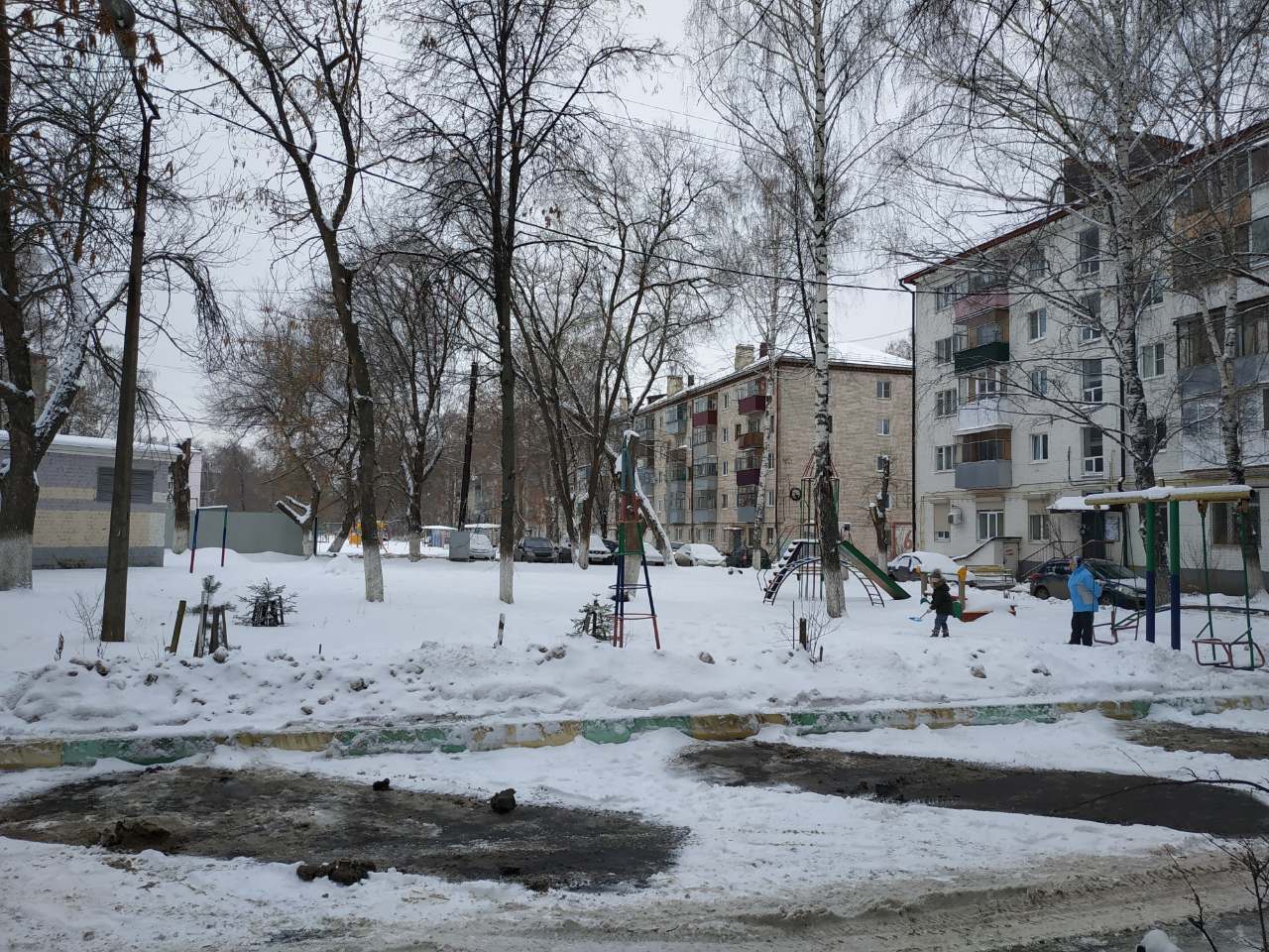 Респ. Мордовия, г. Саранск, пр-кт. 50 лет Октября, д. 2-придомовая территория