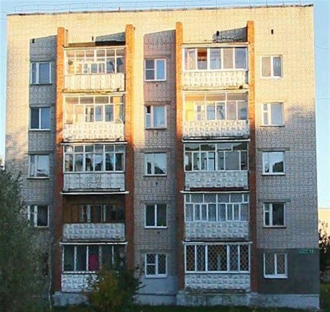 Респ. Мордовия, г. Саранск, ул. Комарова, д. 13-фасад здания