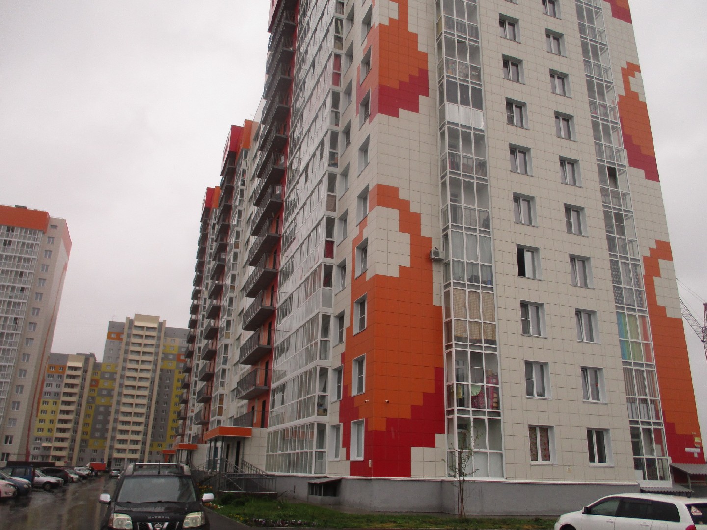 край. Алтайский, г. Барнаул, ул. Балтийская, д. 95-фасад здания