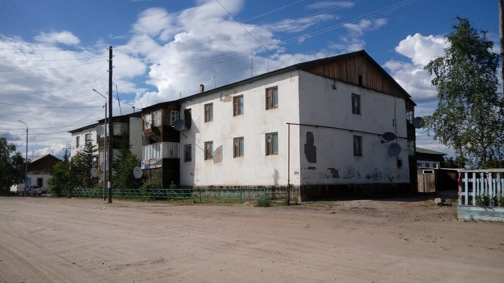 Респ. Саха /Якутия/, у. Вилюйский, г. Вилюйск, ул. Октябрьская, д. 29, к. а-фасад здания